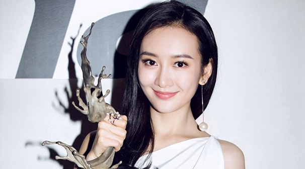  王鸥 